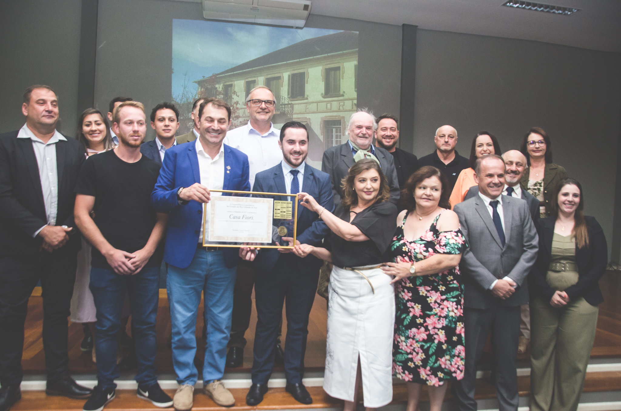 PODER PÚBLICO PARTICIPA DE HOMENAGEM À CASA FIORI 